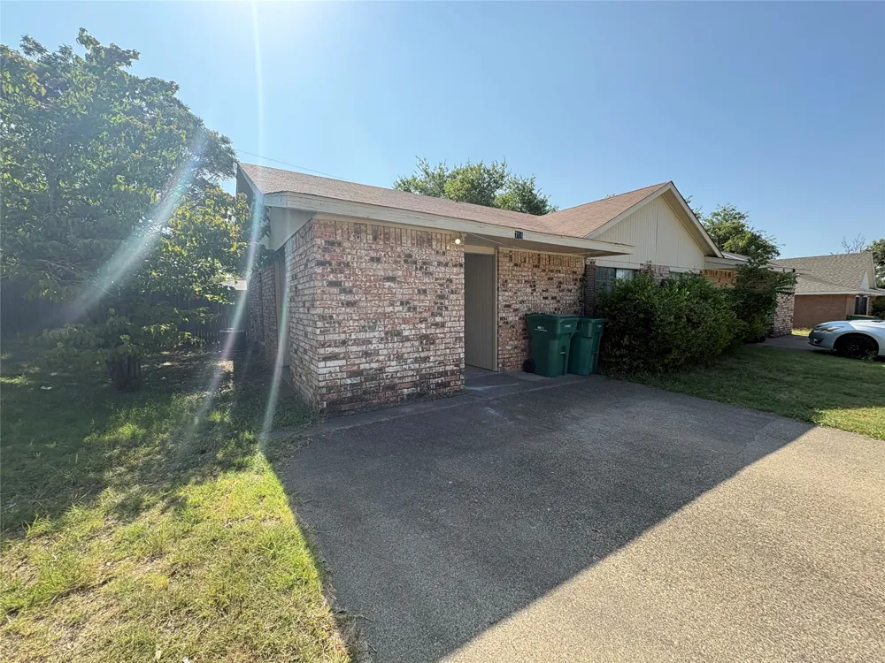 714 HILLCREST Cedar Hill, TX 75104
