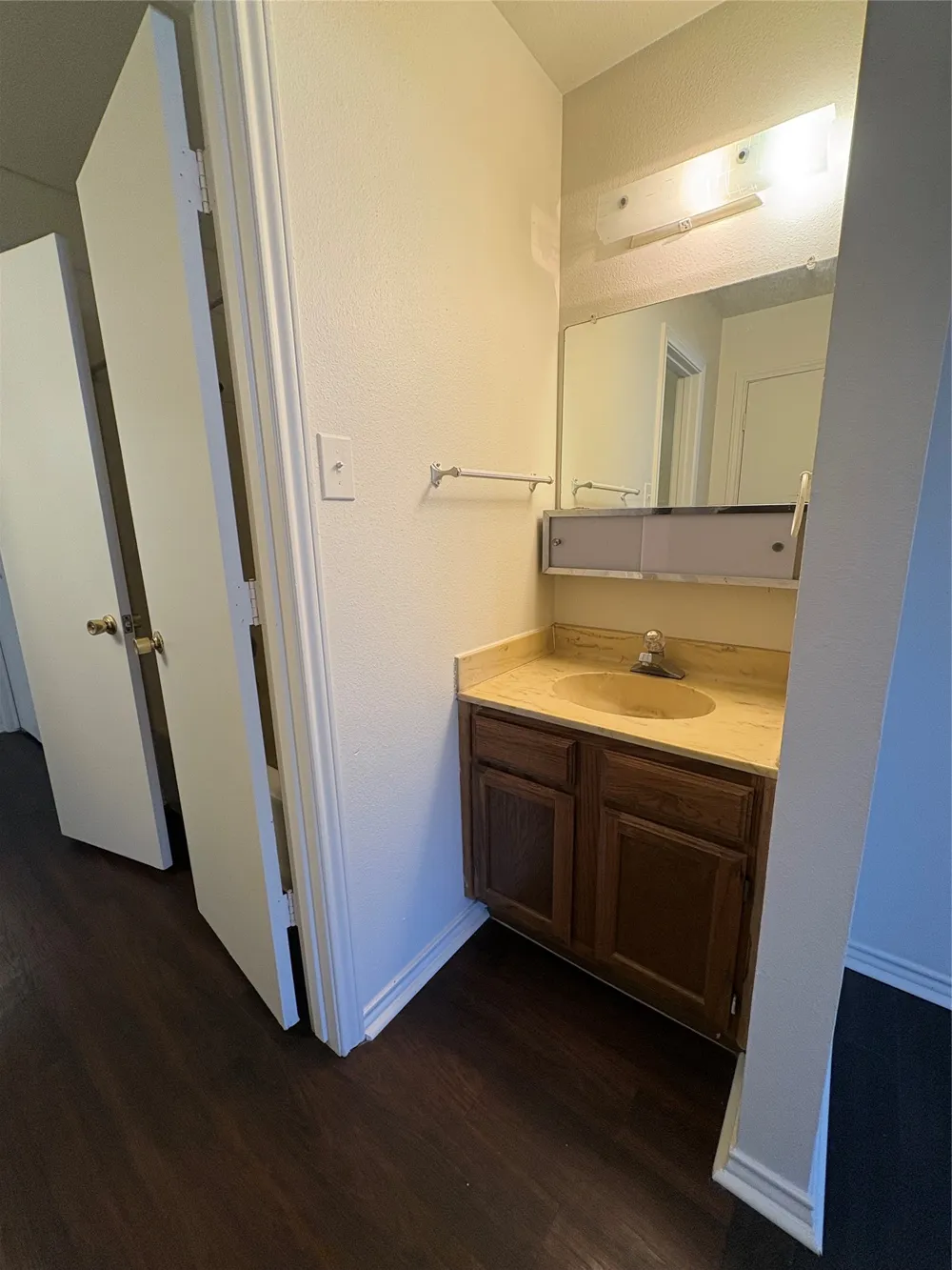714 HILLCREST Cedar Hill, TX 75104