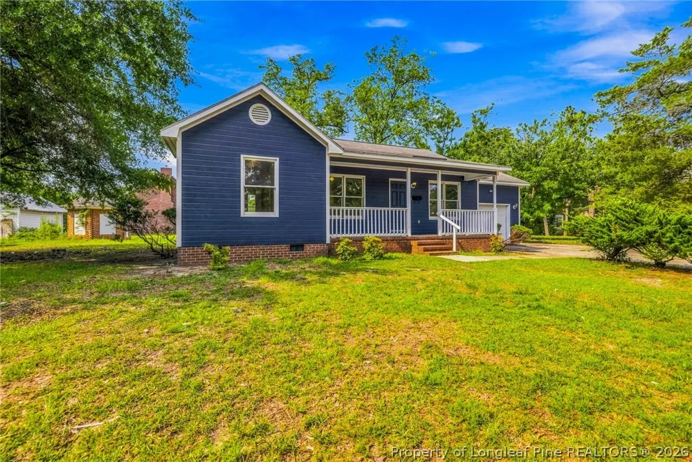 302 W 6th Avenue Raeford, NC 28376