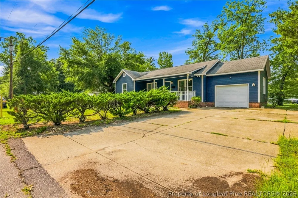 302 W 6th Avenue Raeford, NC 28376
