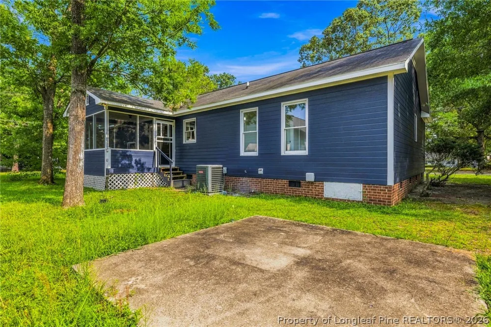 302 W 6th Avenue Raeford, NC 28376