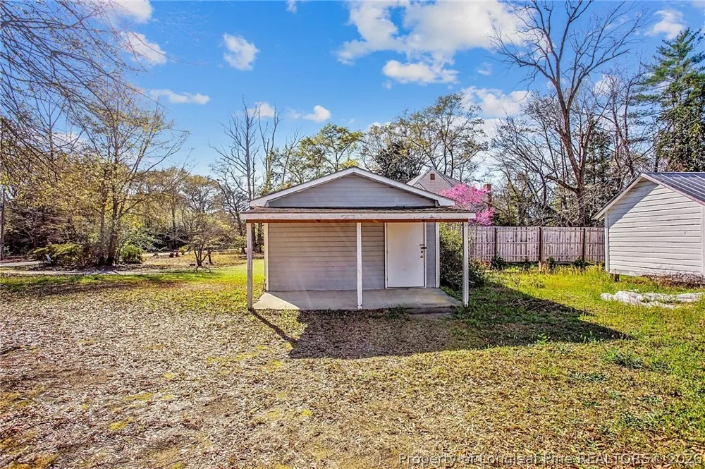 302 W 6th Avenue Raeford, NC 28376