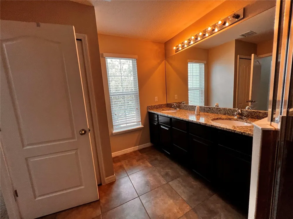 8613 ANDALUCIA FIELD DRIVE Tampa, FL 33637