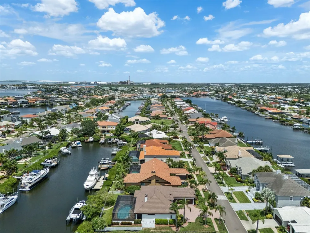 949 ALLEGRO LANE Apollo Beach, FL 33572