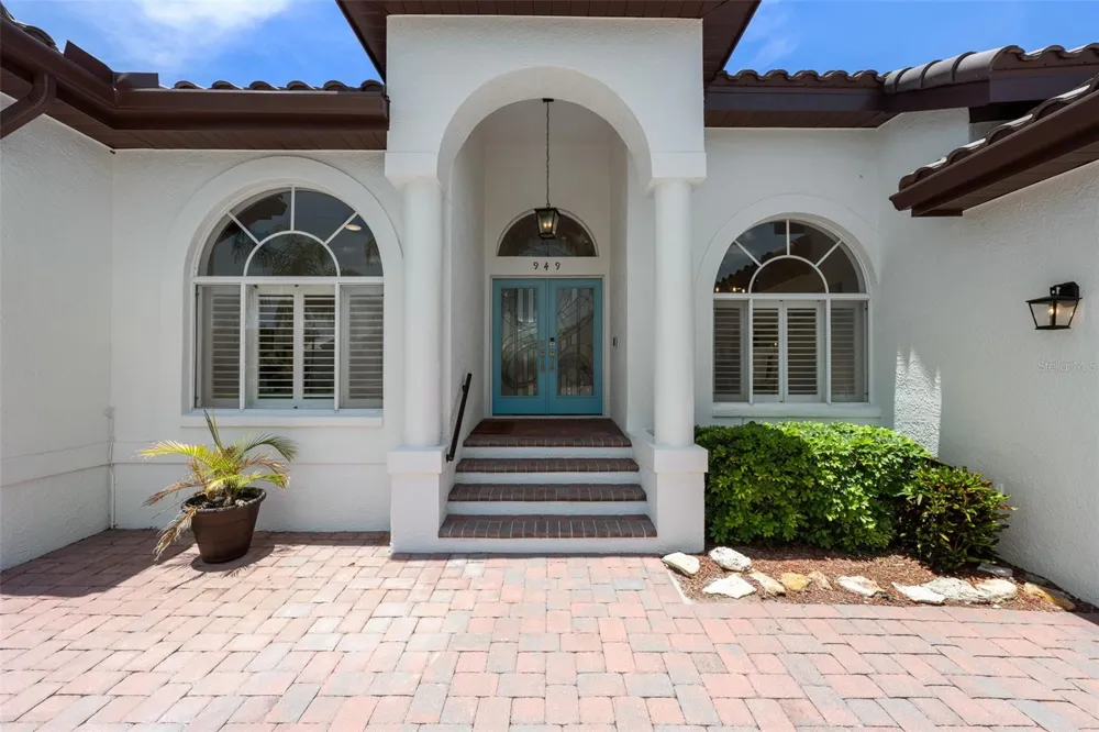949 ALLEGRO LANE Apollo Beach, FL 33572