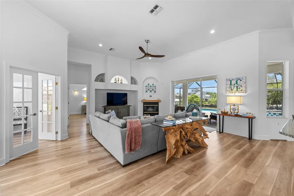 949 ALLEGRO LANE Apollo Beach, FL 33572