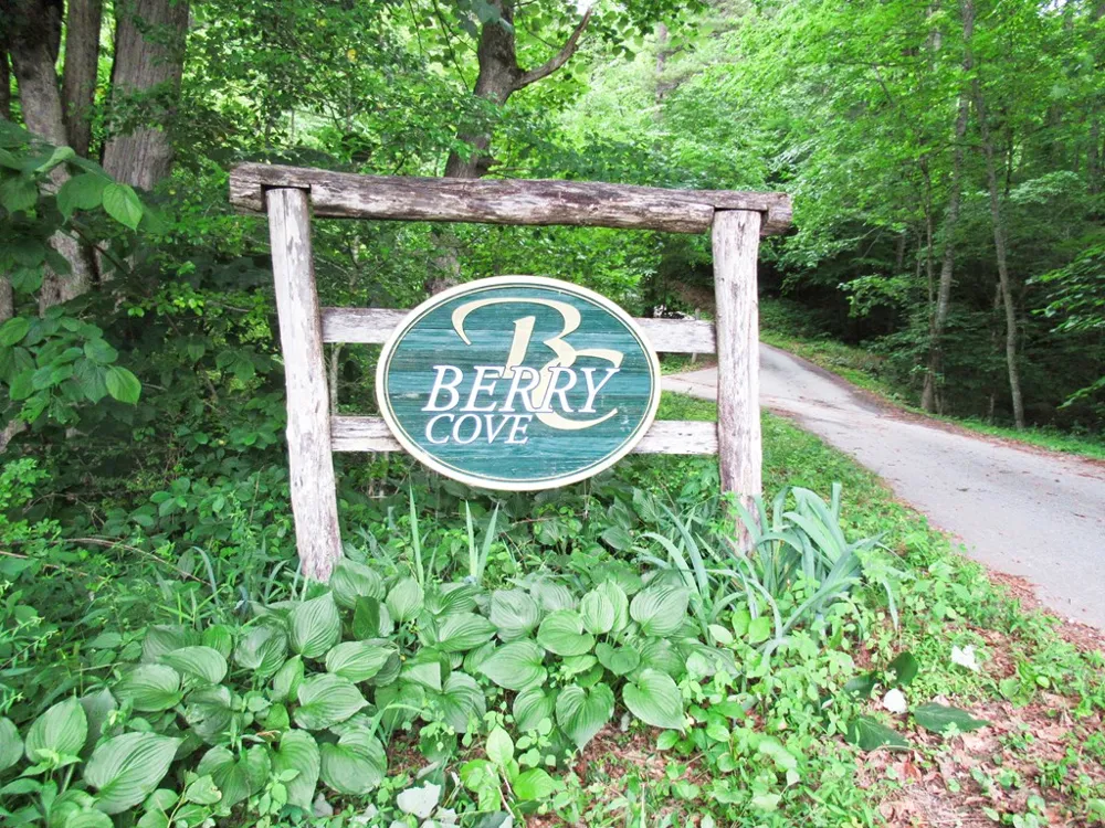 Berry Cove Rd Franklin, NC 28734