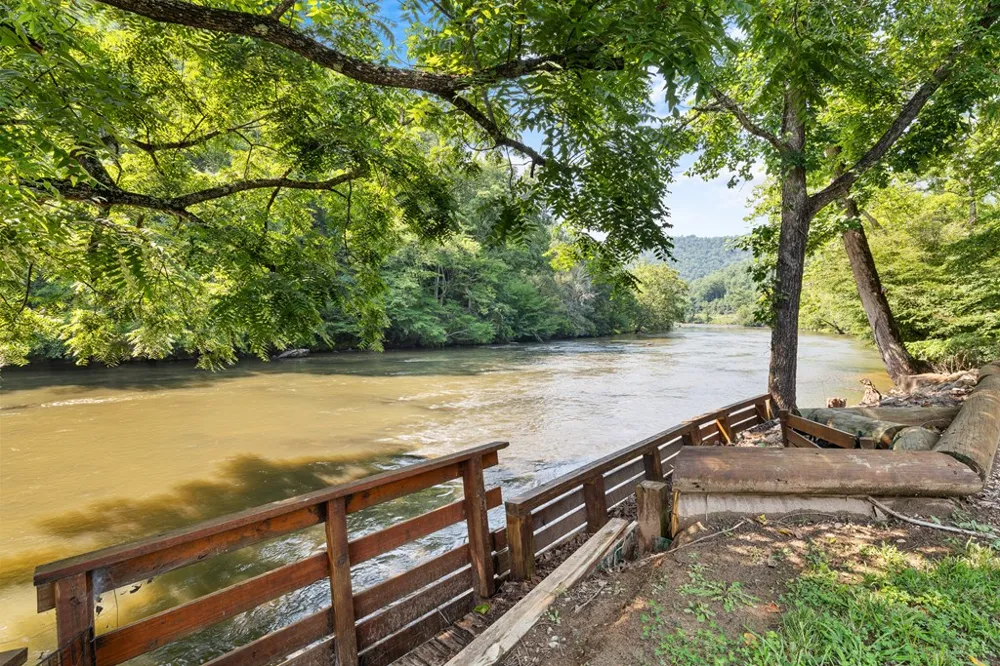 RIVERS EDGE TRL Franklin, NC 28734