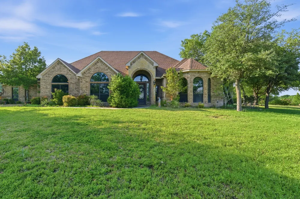 128 Horizon Circle Azle, TX 76020