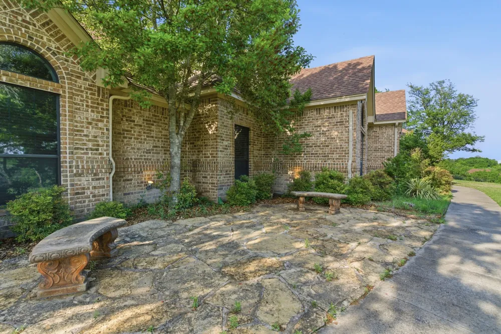 128 Horizon Circle Azle, TX 76020