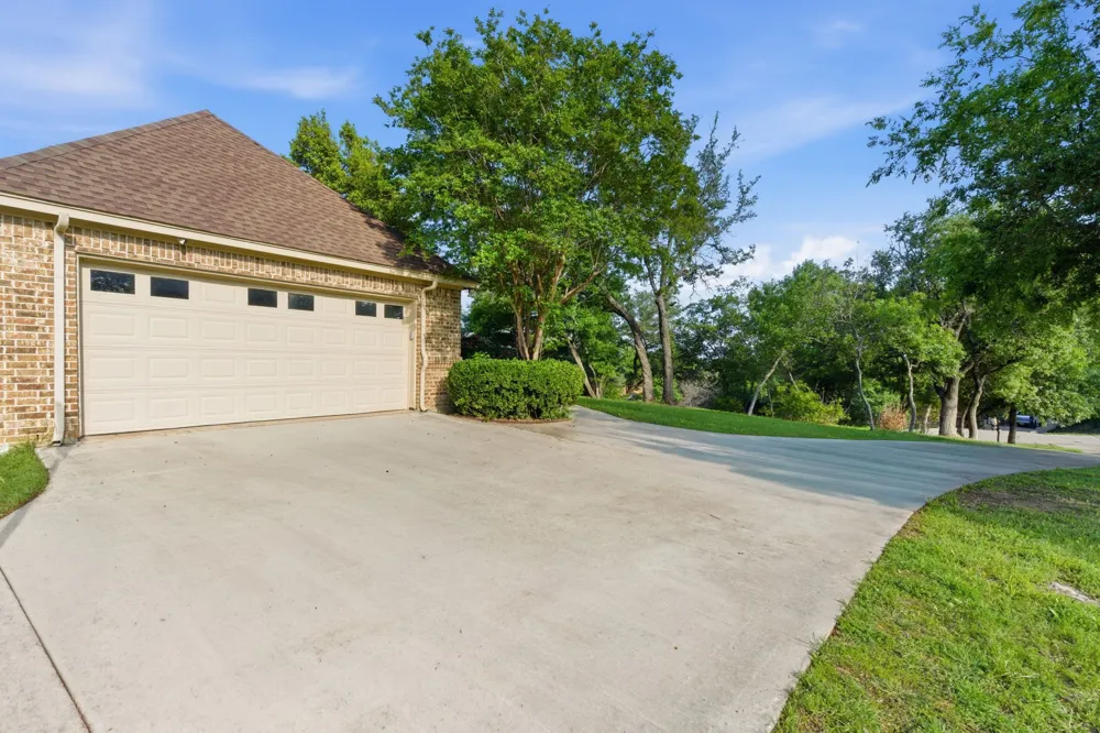 128 Horizon Circle Azle, TX 76020