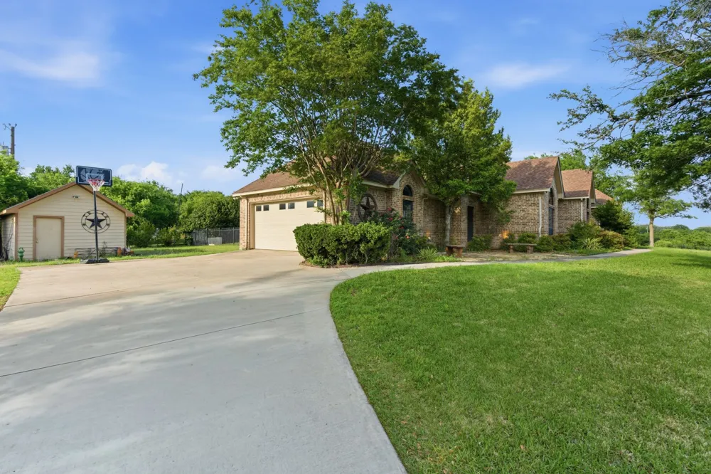 128 Horizon Circle Azle, TX 76020