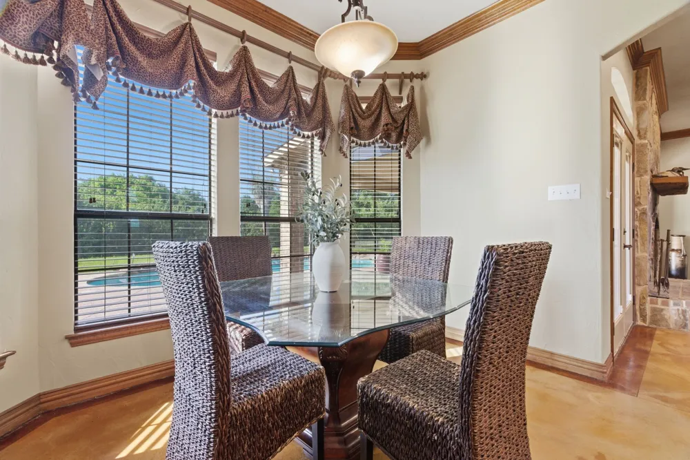 128 Horizon Circle Azle, TX 76020