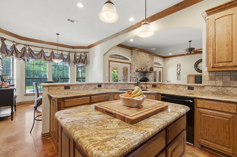 128 Horizon Circle Azle, TX 76020