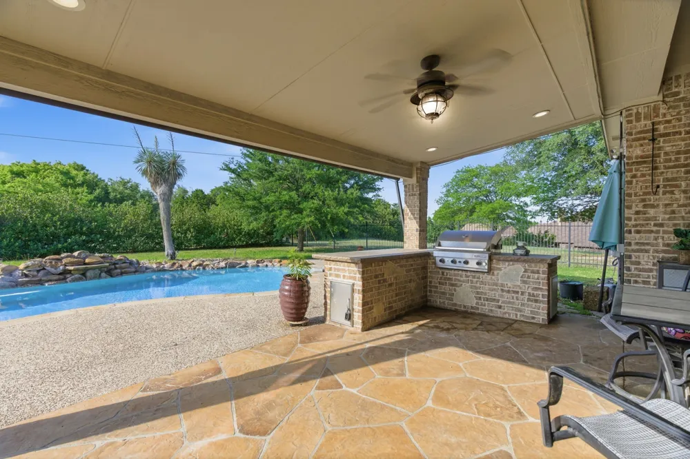 128 Horizon Circle Azle, TX 76020