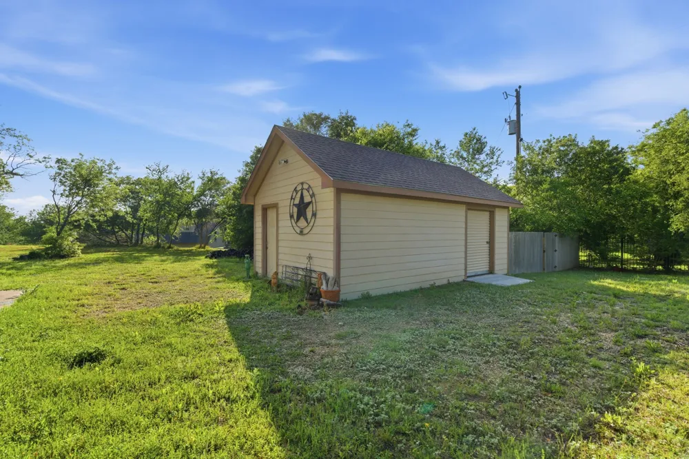 128 Horizon Circle Azle, TX 76020