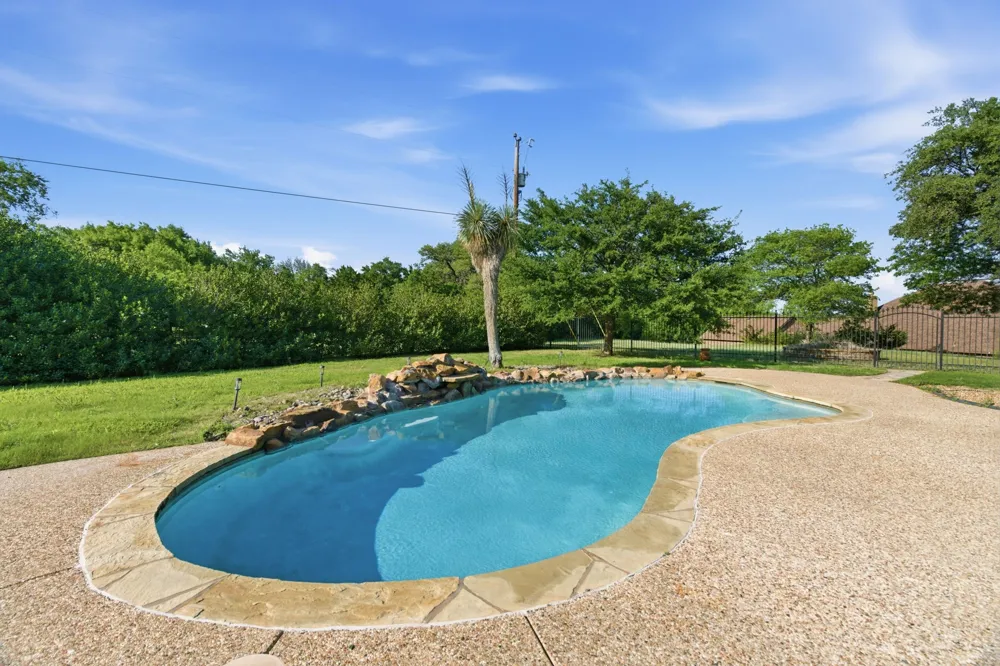 128 Horizon Circle Azle, TX 76020