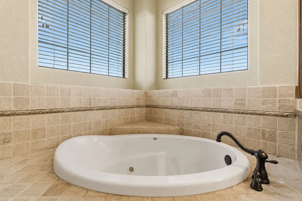 128 Horizon Circle Azle, TX 76020