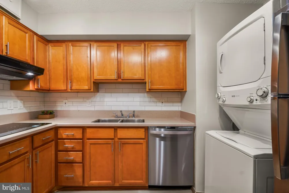 5904 MOUNT EAGLE DRIVE #711 Alexandria, VA 22303