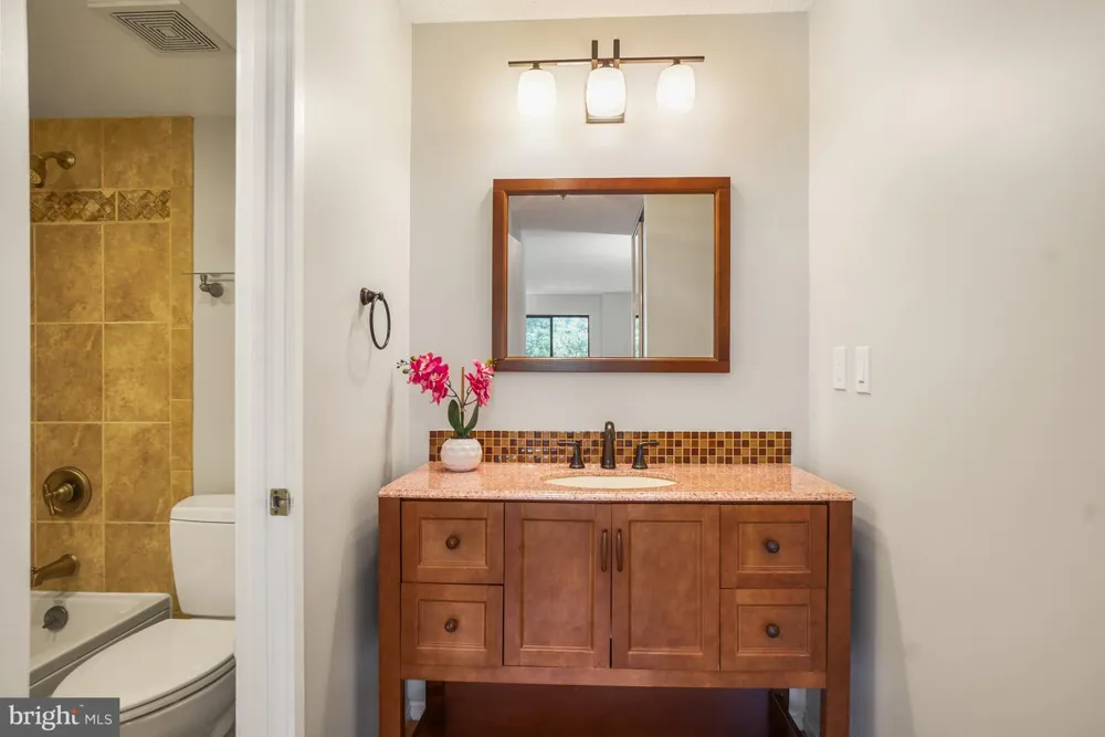 5904 MOUNT EAGLE DRIVE #711 Alexandria, VA 22303