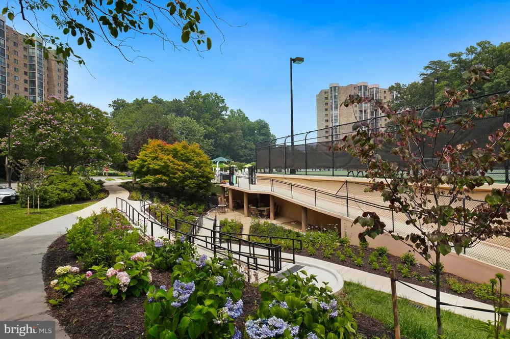 5904 MOUNT EAGLE DRIVE #711 Alexandria, VA 22303