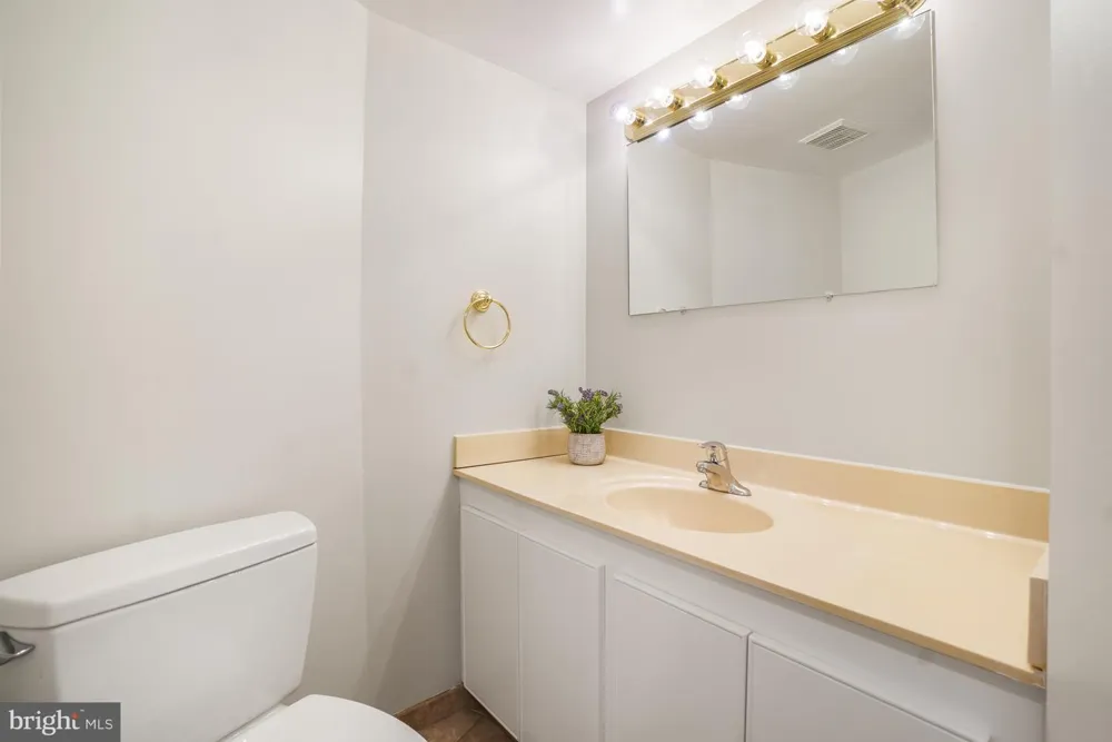 5904 MOUNT EAGLE DRIVE #711 Alexandria, VA 22303