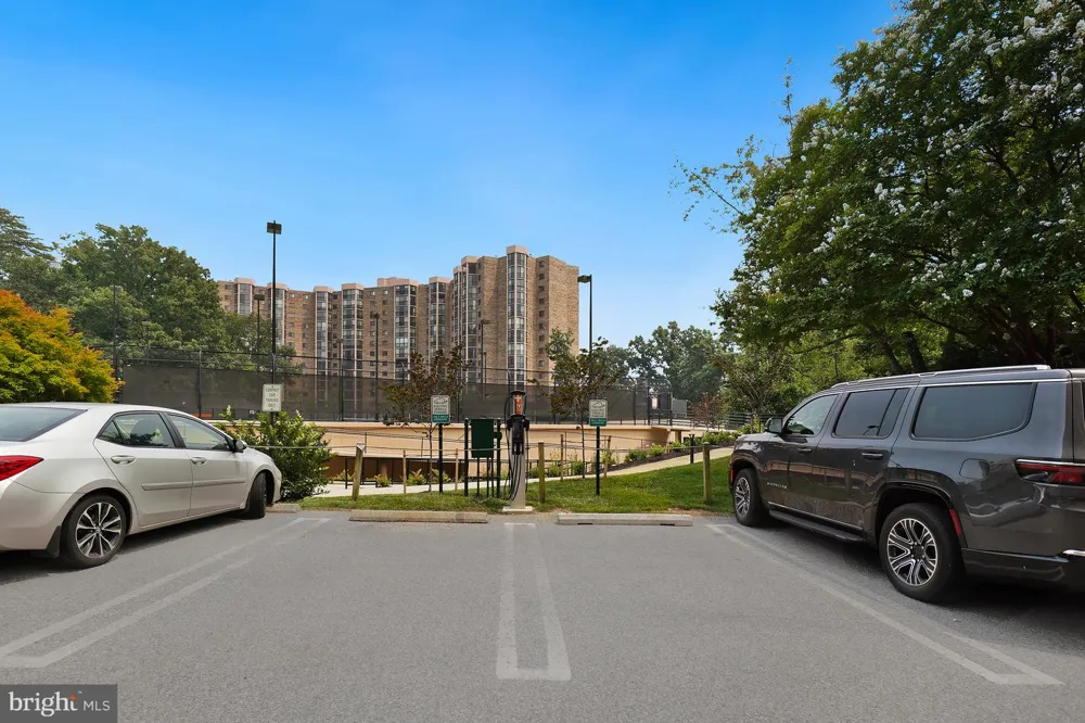 5904 MOUNT EAGLE DRIVE #711 Alexandria, VA 22303