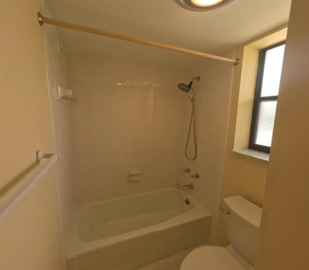 20 SE Turtle Creek Drive #Apt F Tequesta, FL 33469