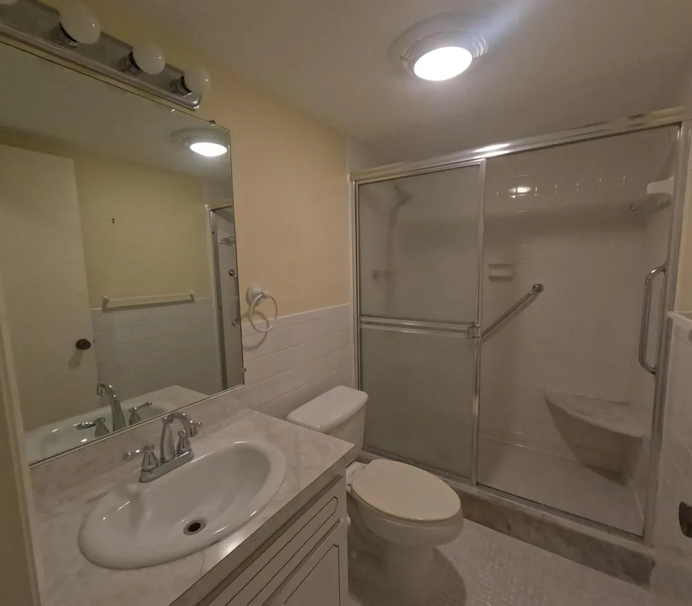 20 SE Turtle Creek Drive #Apt F Tequesta, FL 33469