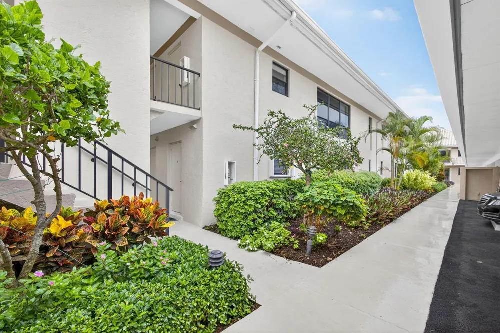 20 SE Turtle Creek Drive #Apt F Tequesta, FL 33469