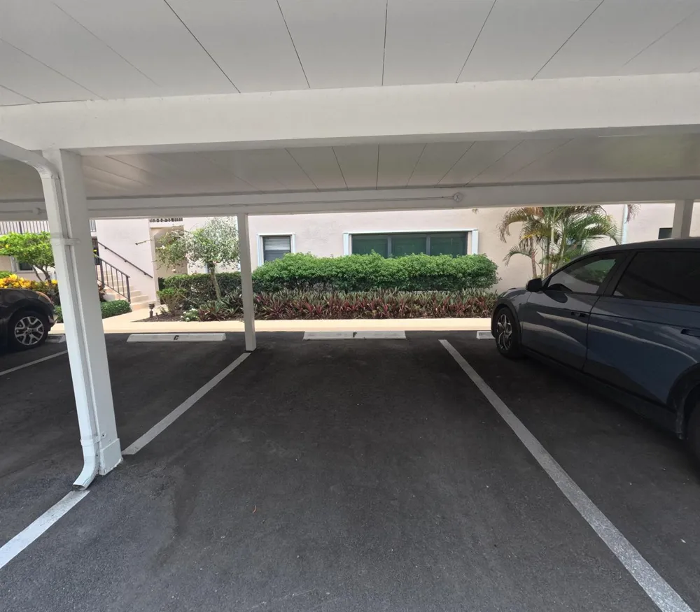 20 SE Turtle Creek Drive #Apt F Tequesta, FL 33469
