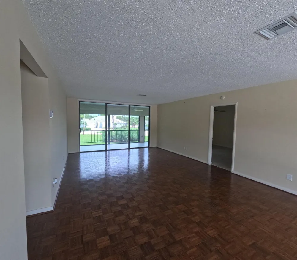 20 SE Turtle Creek Drive #Apt F Tequesta, FL 33469