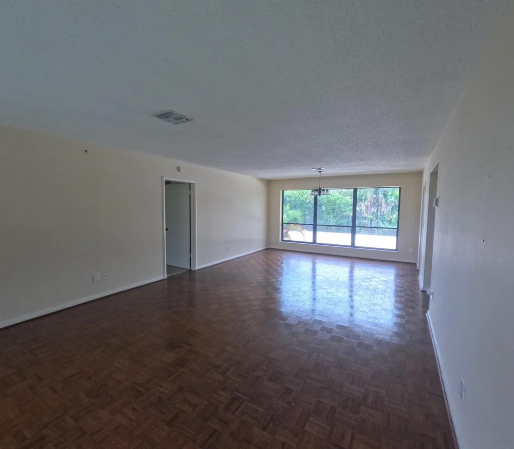 20 SE Turtle Creek Drive #Apt F Tequesta, FL 33469