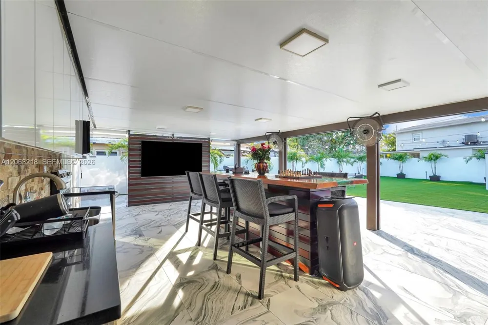 831 E 10th Pl Hialeah, FL 33010