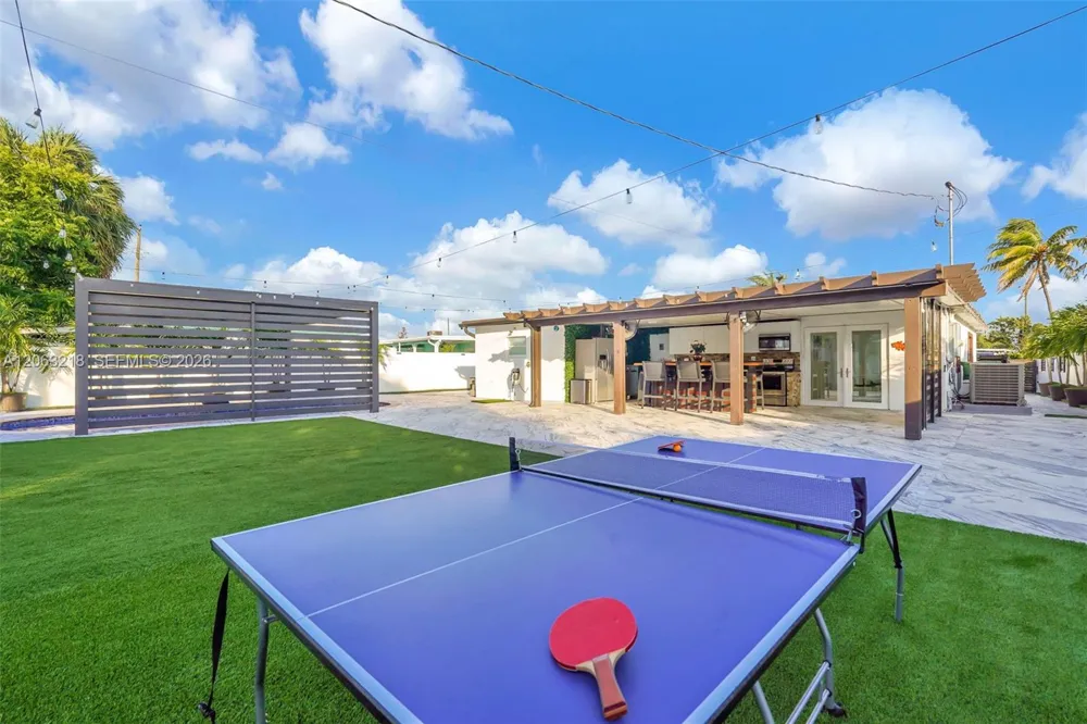 831 E 10th Pl Hialeah, FL 33010