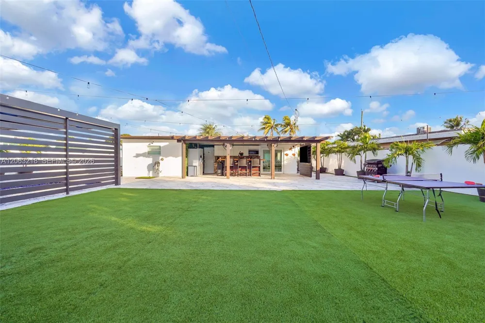 831 E 10th Pl Hialeah, FL 33010