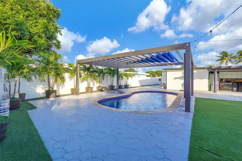 831 E 10th Pl Hialeah, FL 33010