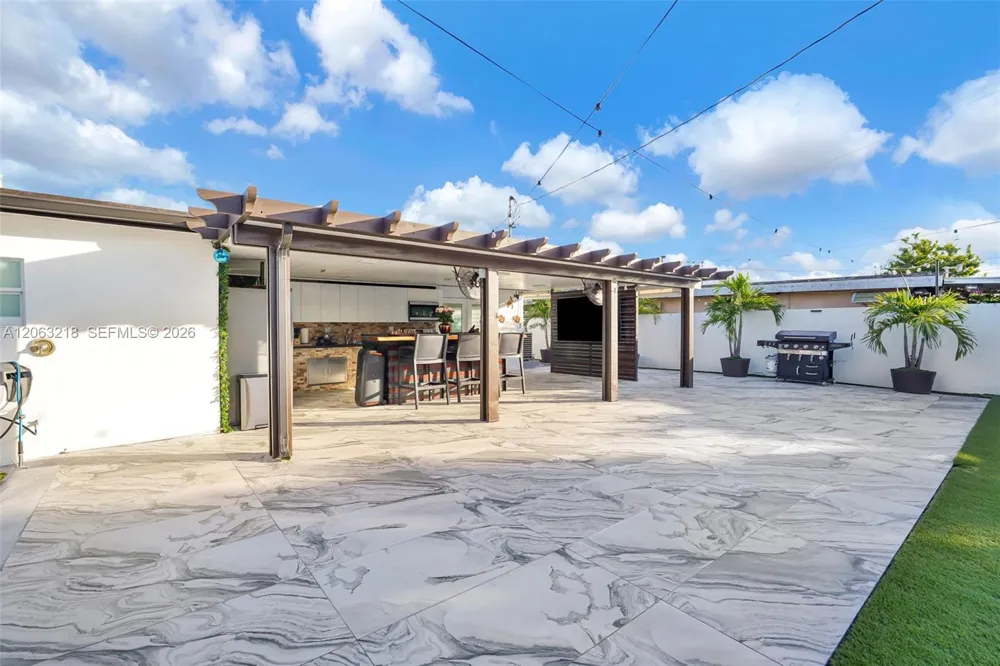831 E 10th Pl Hialeah, FL 33010