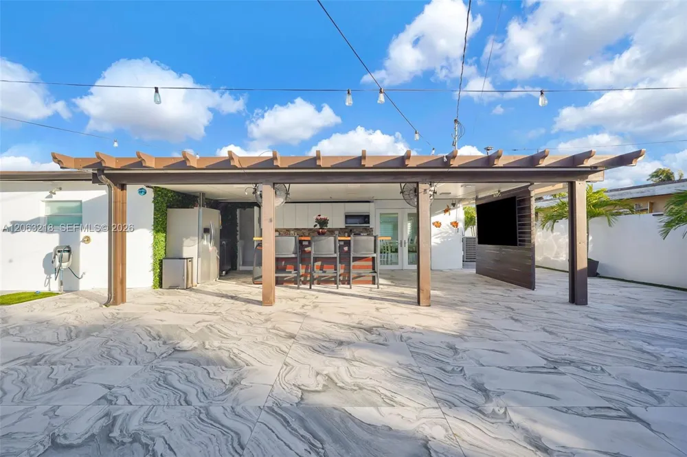 831 E 10th Pl Hialeah, FL 33010
