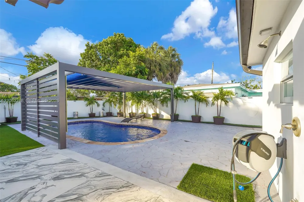 831 E 10th Pl Hialeah, FL 33010
