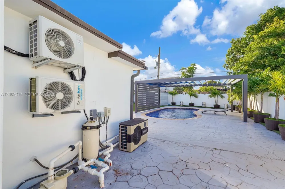 831 E 10th Pl Hialeah, FL 33010