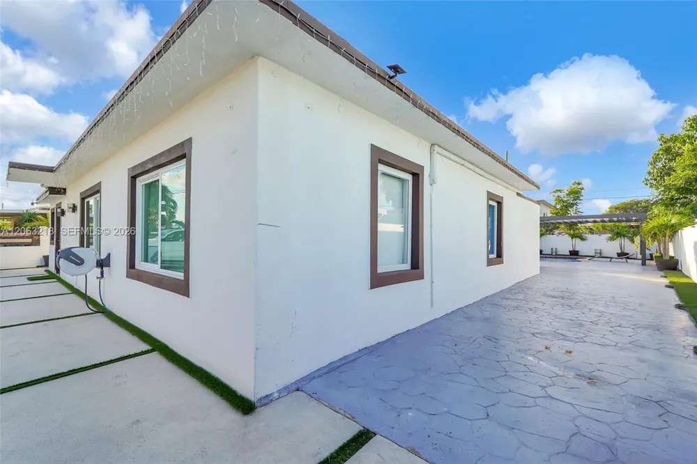 831 E 10th Pl Hialeah, FL 33010