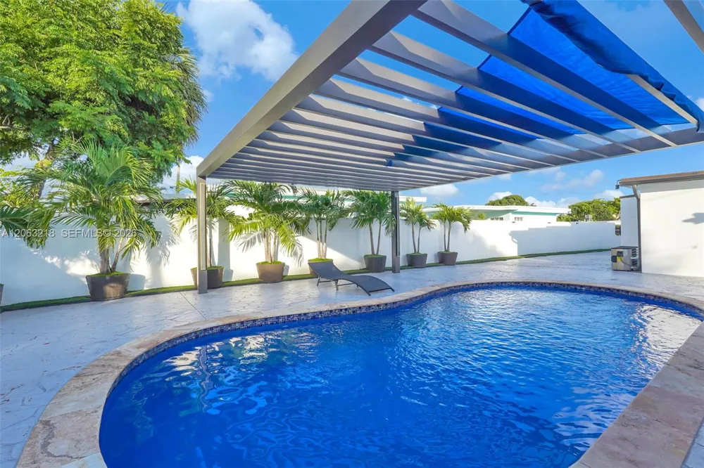 831 E 10th Pl Hialeah, FL 33010