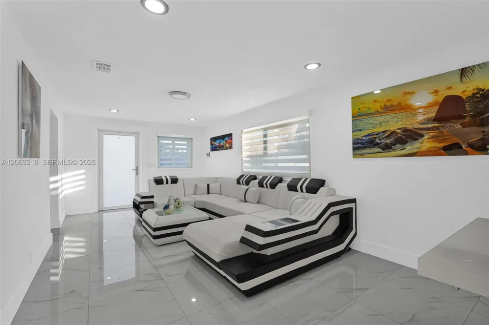 831 E 10th Pl Hialeah, FL 33010