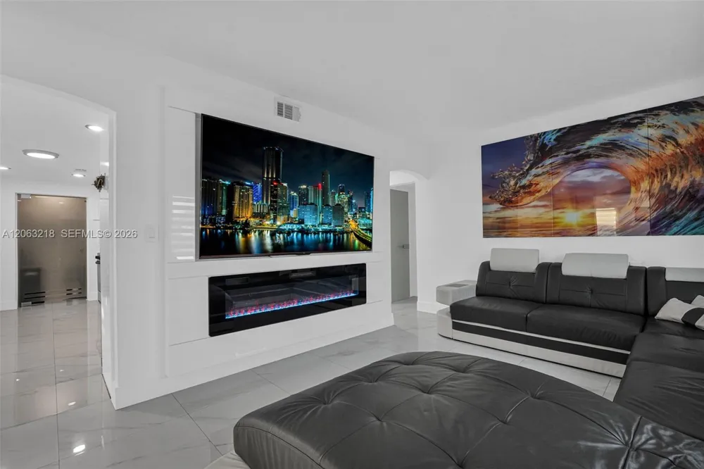 831 E 10th Pl Hialeah, FL 33010