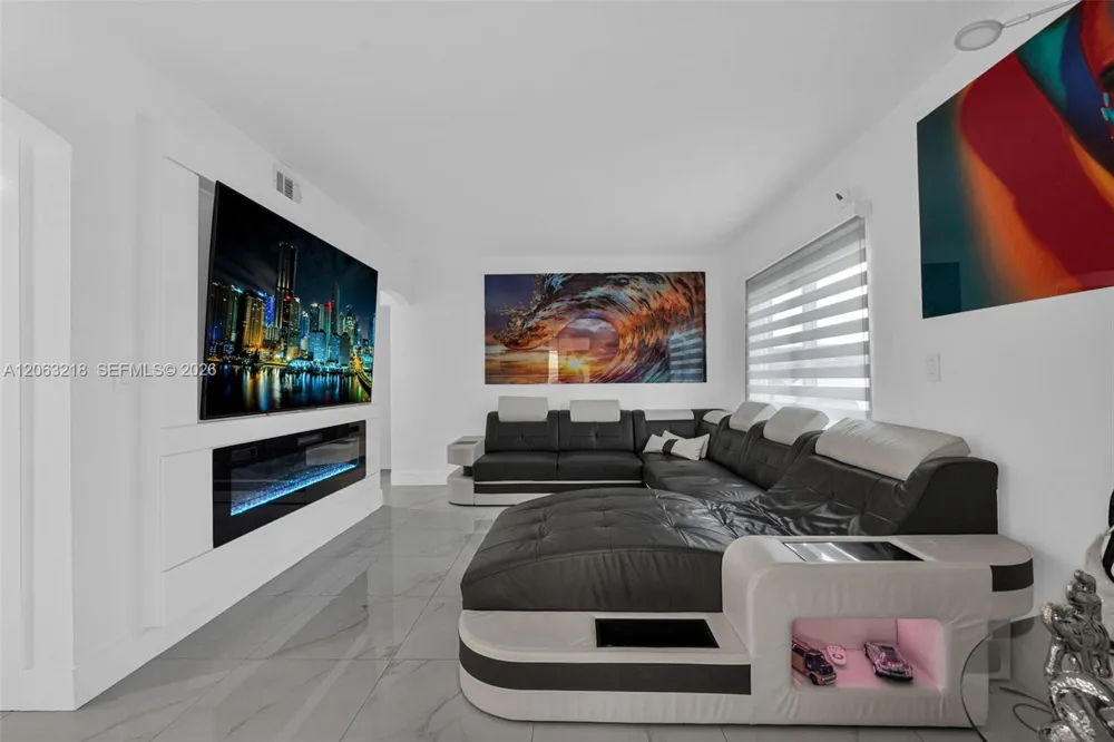 831 E 10th Pl Hialeah, FL 33010