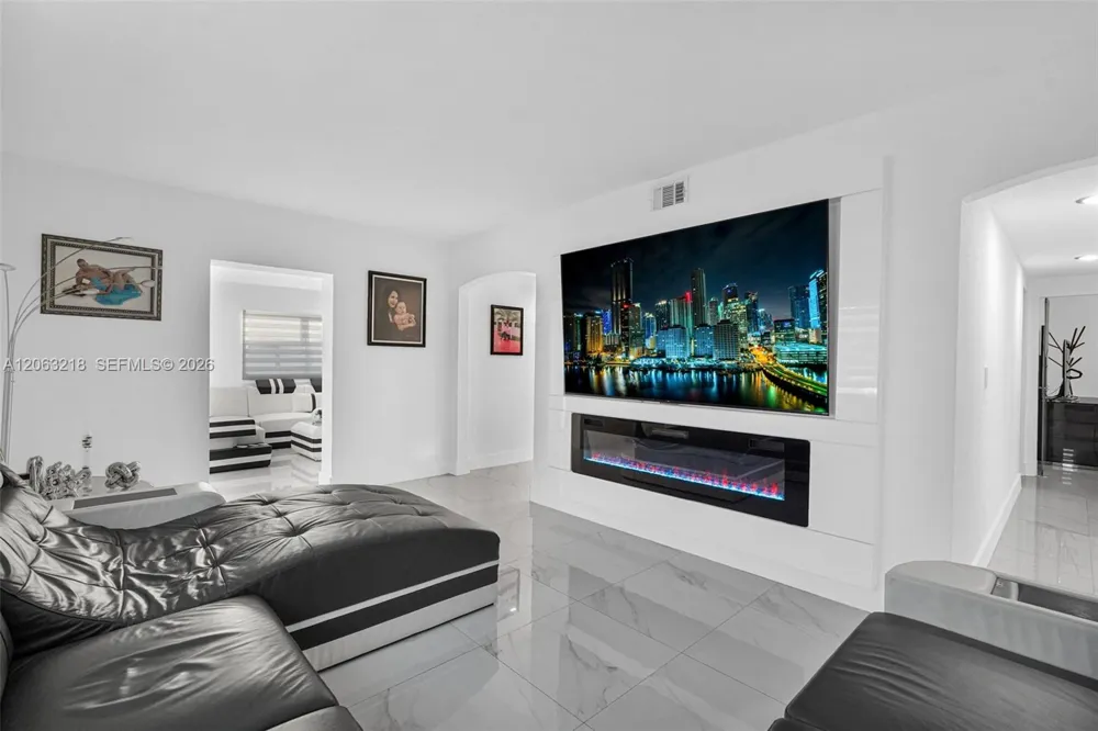 831 E 10th Pl Hialeah, FL 33010