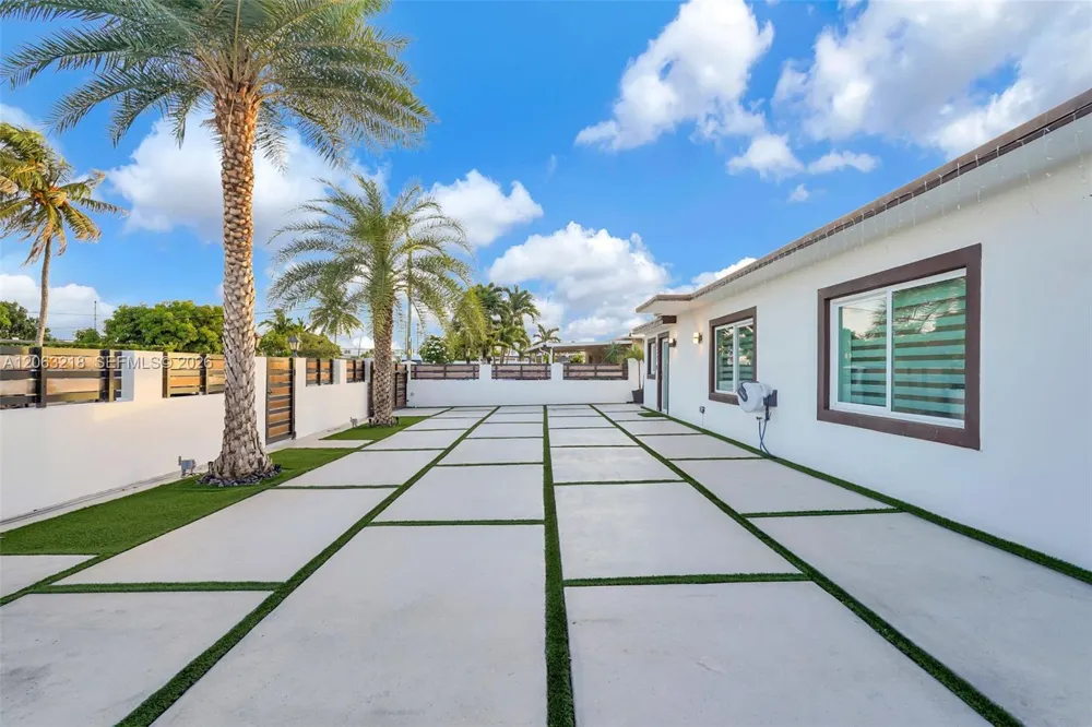 831 E 10th Pl Hialeah, FL 33010