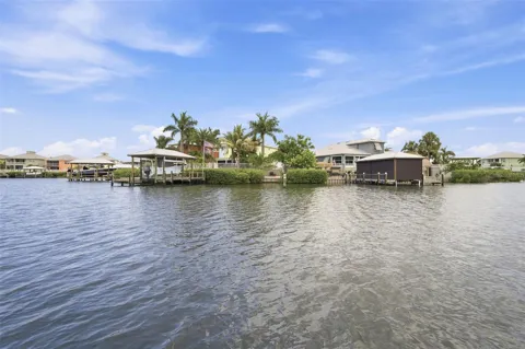 485 FLAMINGO DRIVE