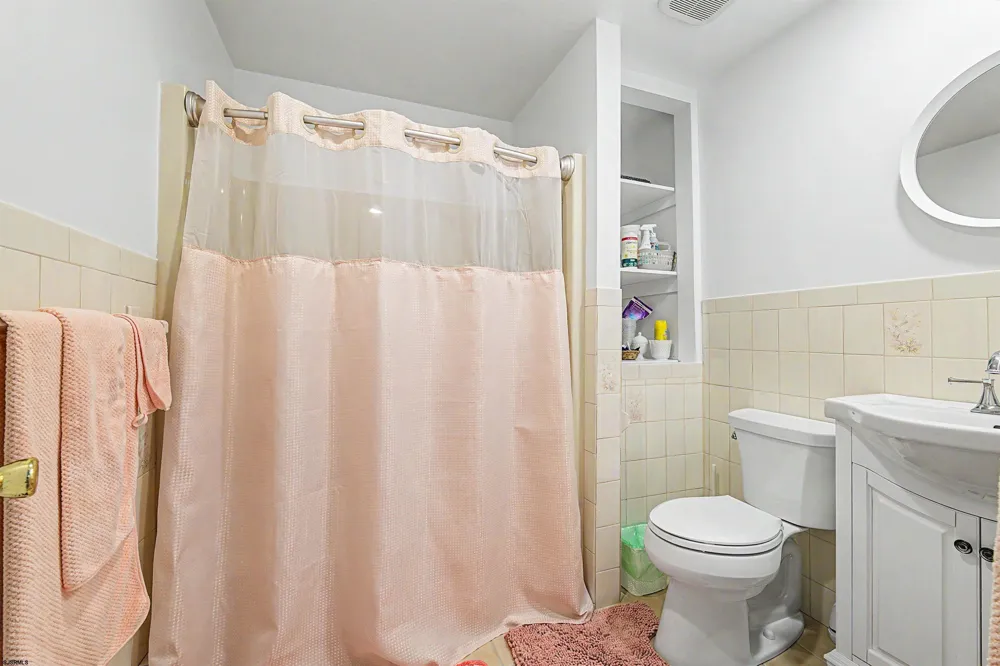 412 N Surrey Ave Ventnor Heights, NJ 08406